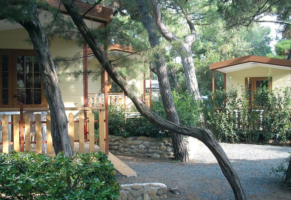 Le Esperidi Camping Ecoresort Marina Di Bibbona Room photo