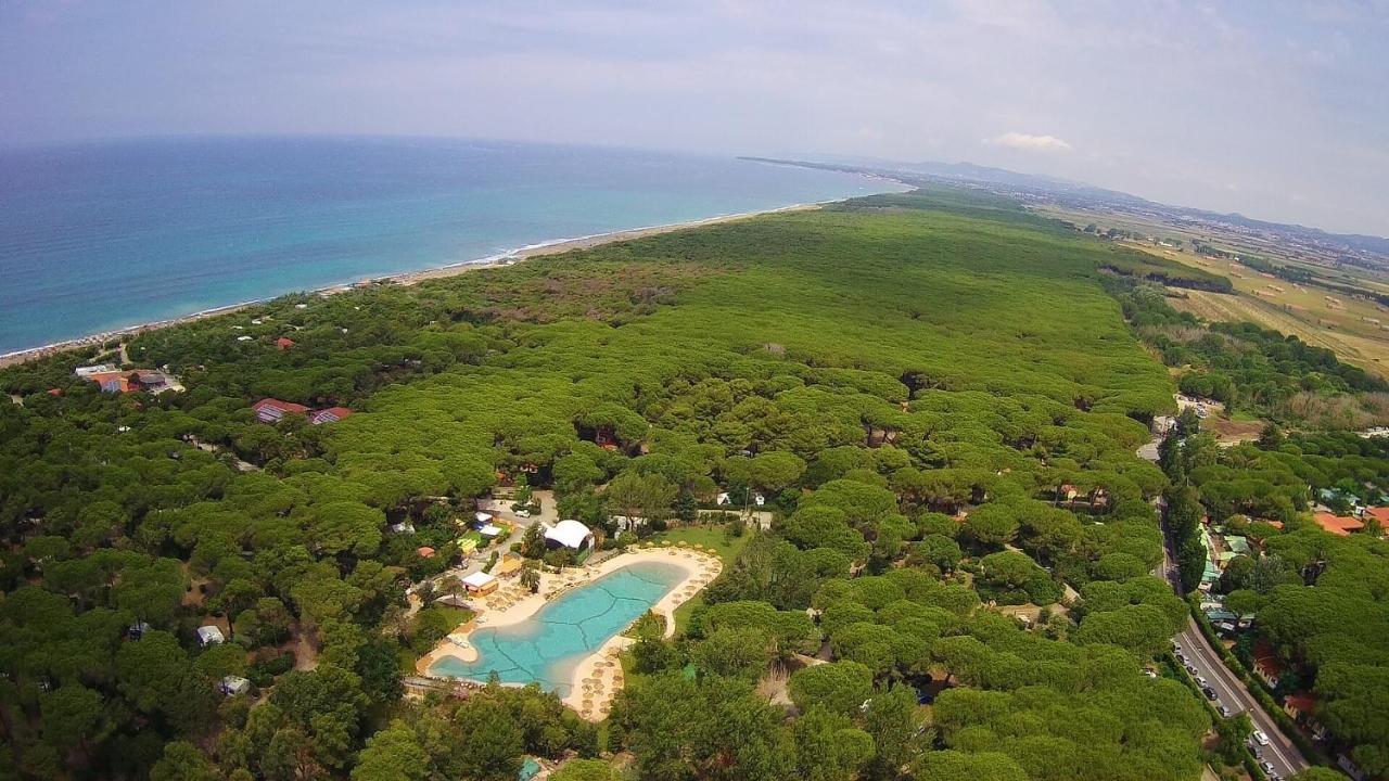 Le Esperidi Camping Ecoresort Marina Di Bibbona Exterior photo